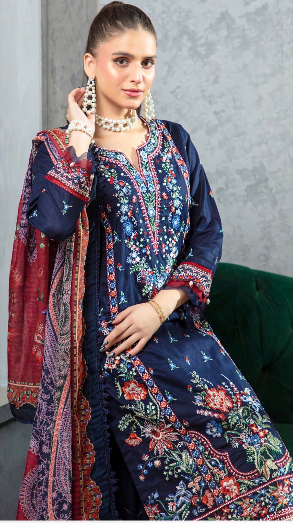 Gul Adhar Dhaga Kari Embroidered Cambric Lawn 3 Piece