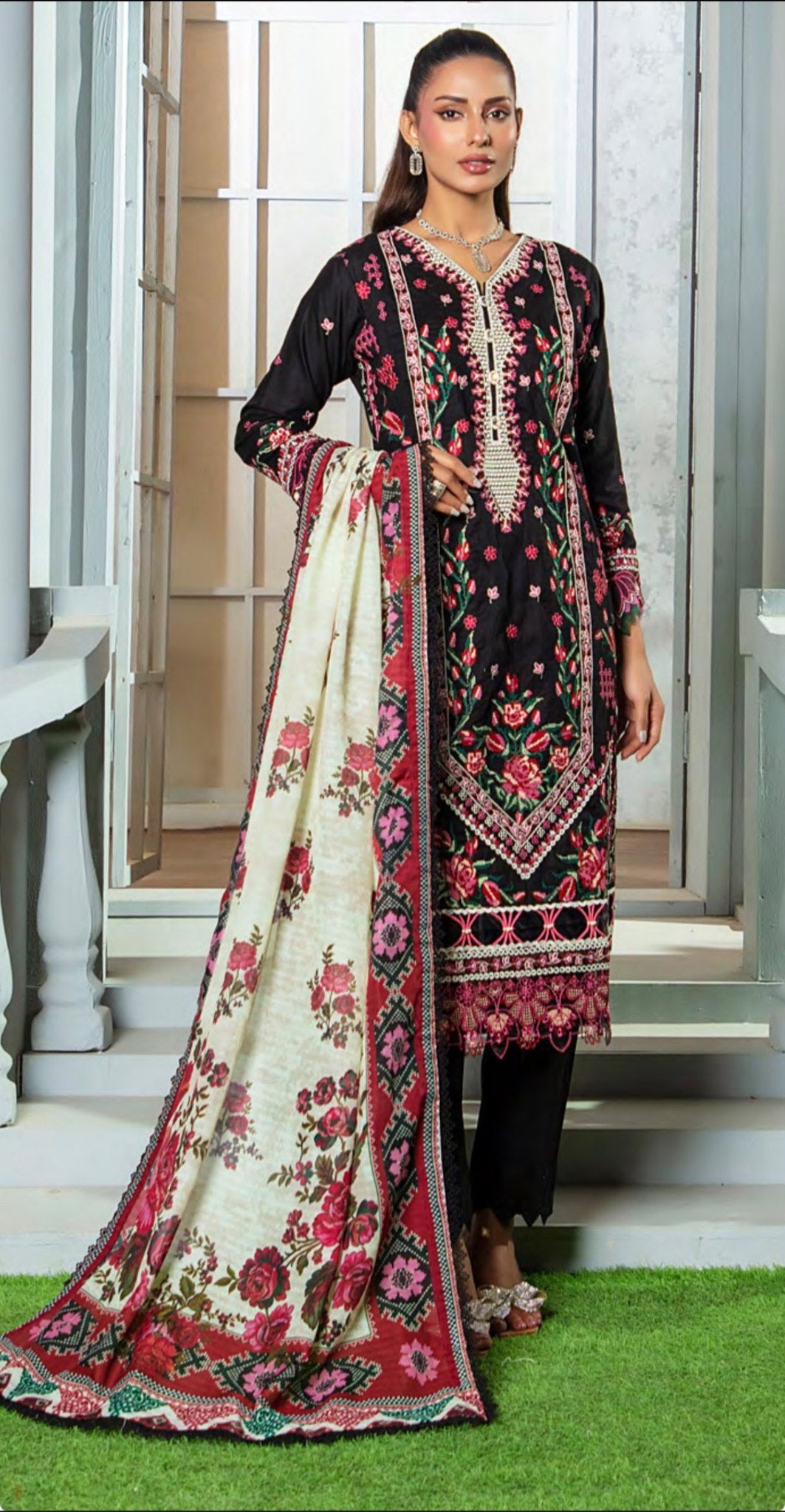 Gul Adhar Dhaga Kari Embroidered Cambric Lawn 3 Piece