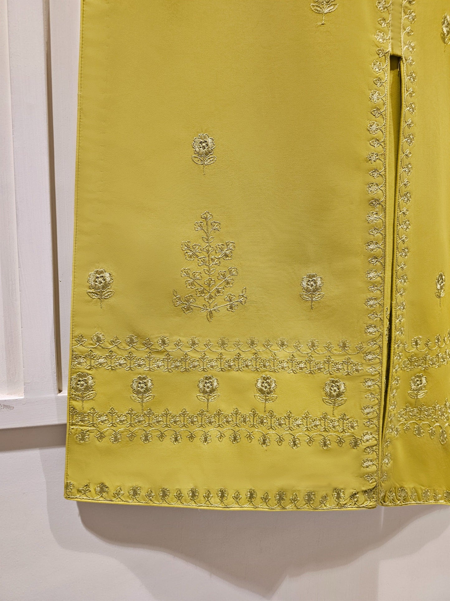 AGHANOOR 3 PIECE EMBROIDERED LAWN SUIT