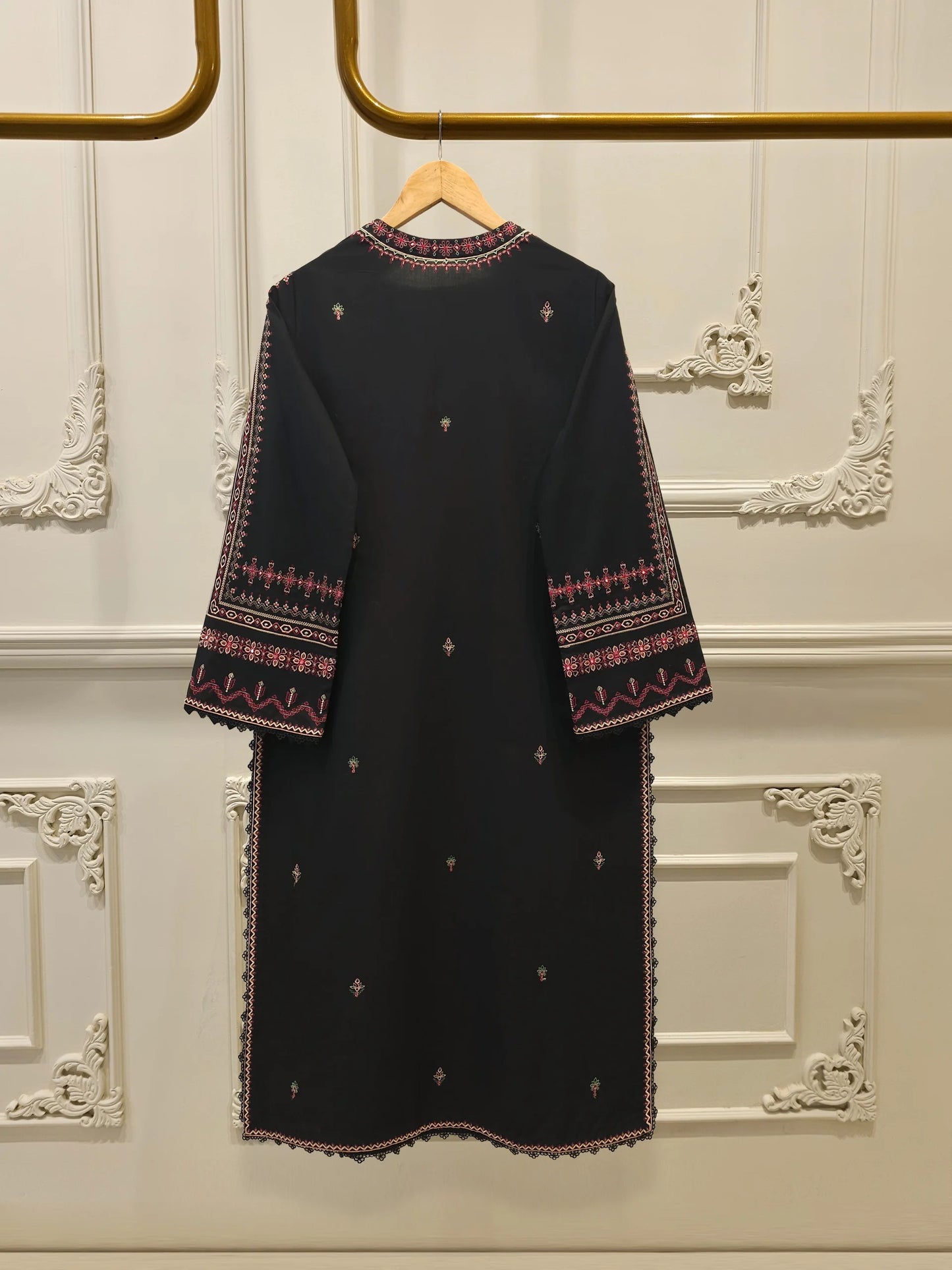 AGHANOOR PURE EMBROIDERED LAWN 3 PIECE SUIT