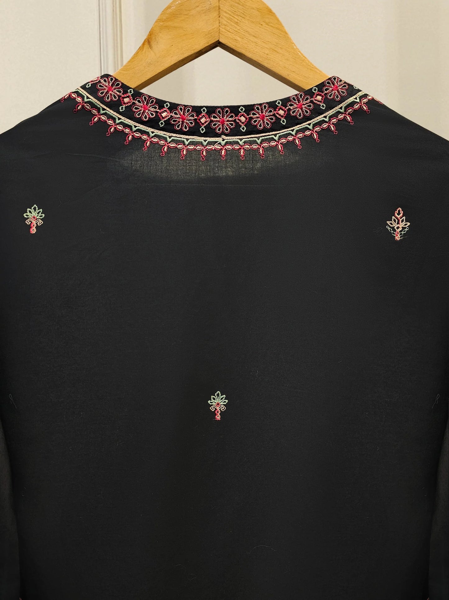 AGHANOOR PURE EMBROIDERED LAWN 3 PIECE SUIT