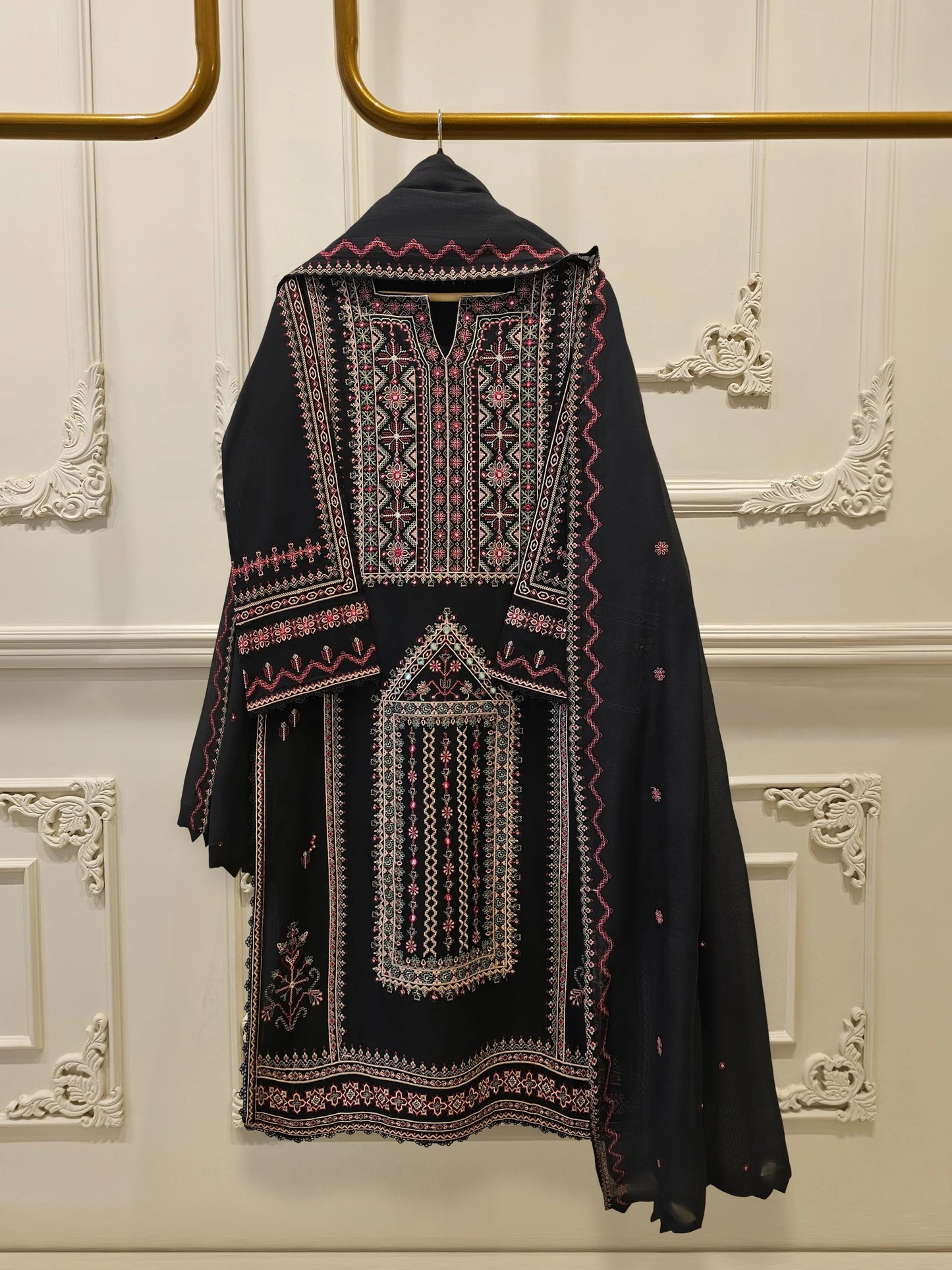 AGHANOOR PURE EMBROIDERED LAWN 3 PIECE SUIT