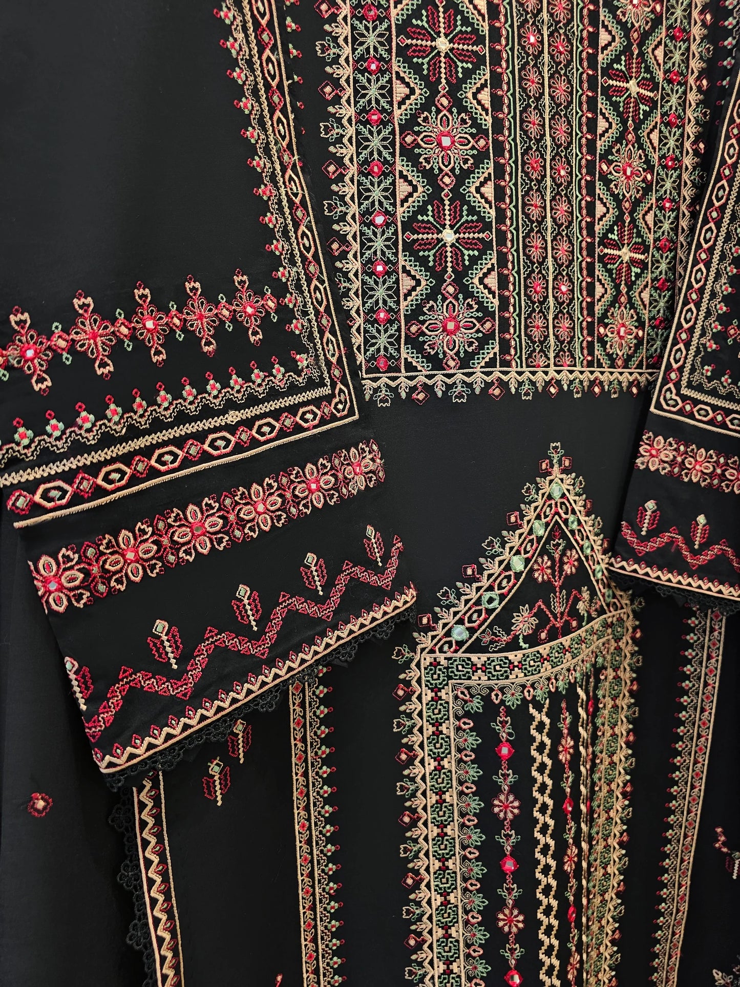 AGHANOOR PURE EMBROIDERED LAWN 3 PIECE SUIT