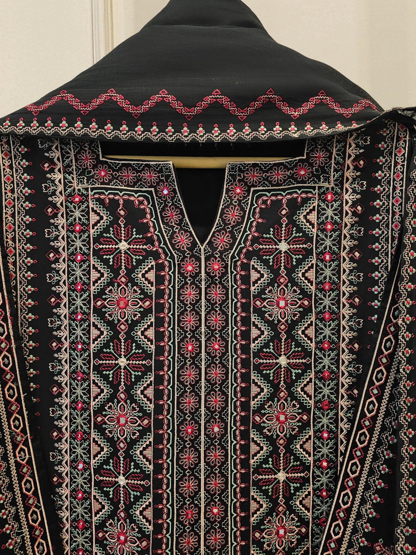 AGHANOOR PURE EMBROIDERED LAWN 3 PIECE SUIT