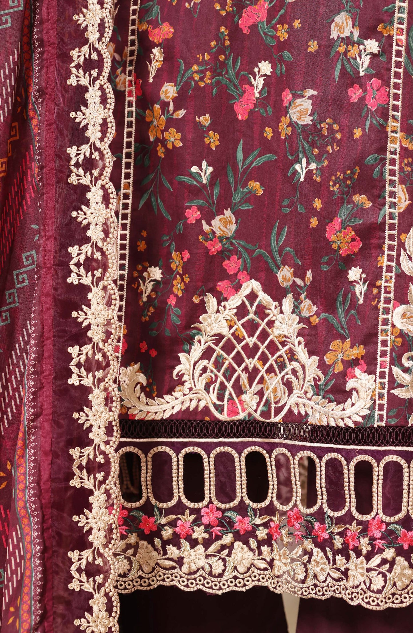 Sadabahar Signature Embroidered Lawn Cotton 3 Piece-Maroon