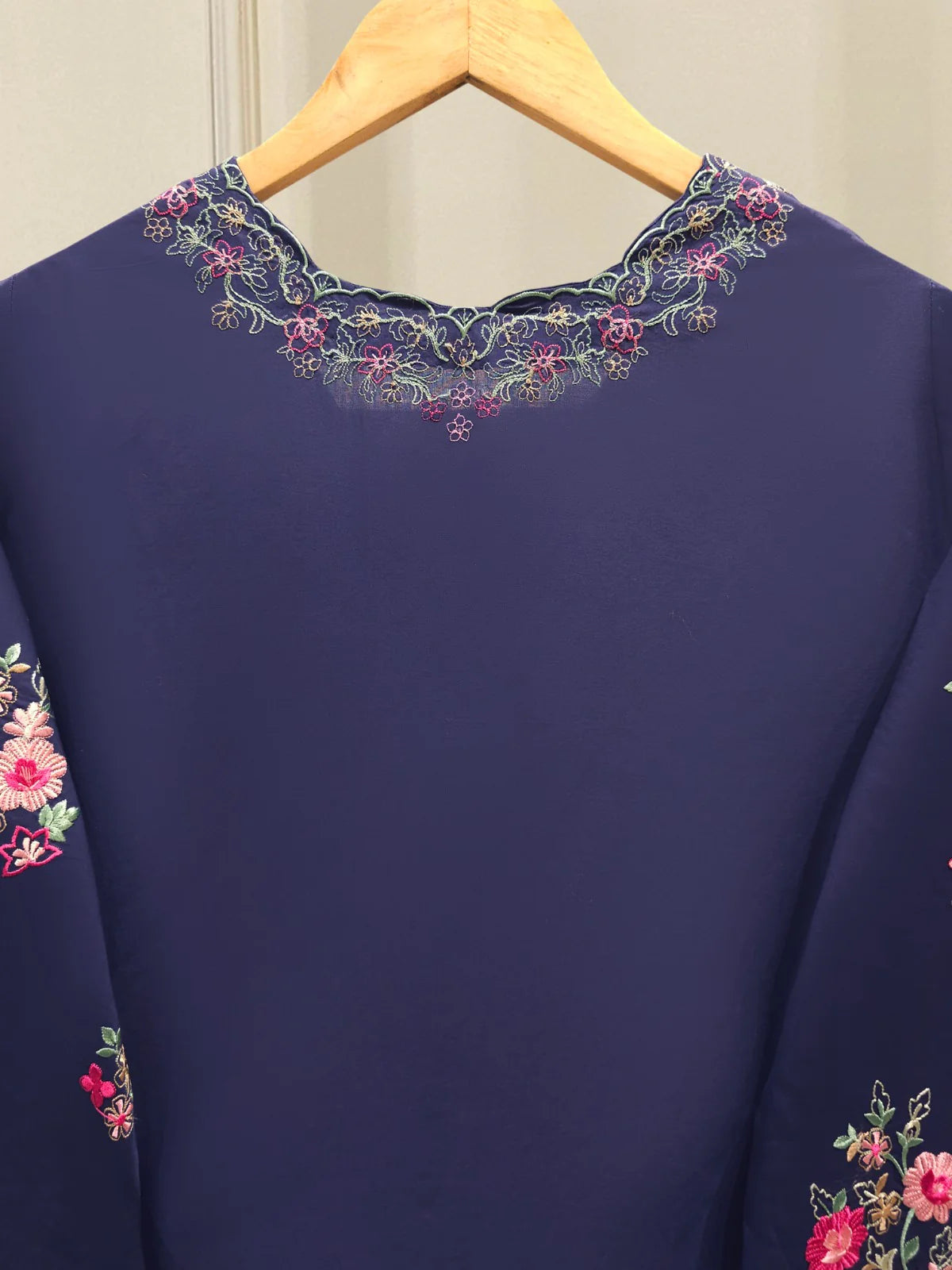 AGHANOOR PURE EMBROIDERED LAWN 3 PIECE SUIT