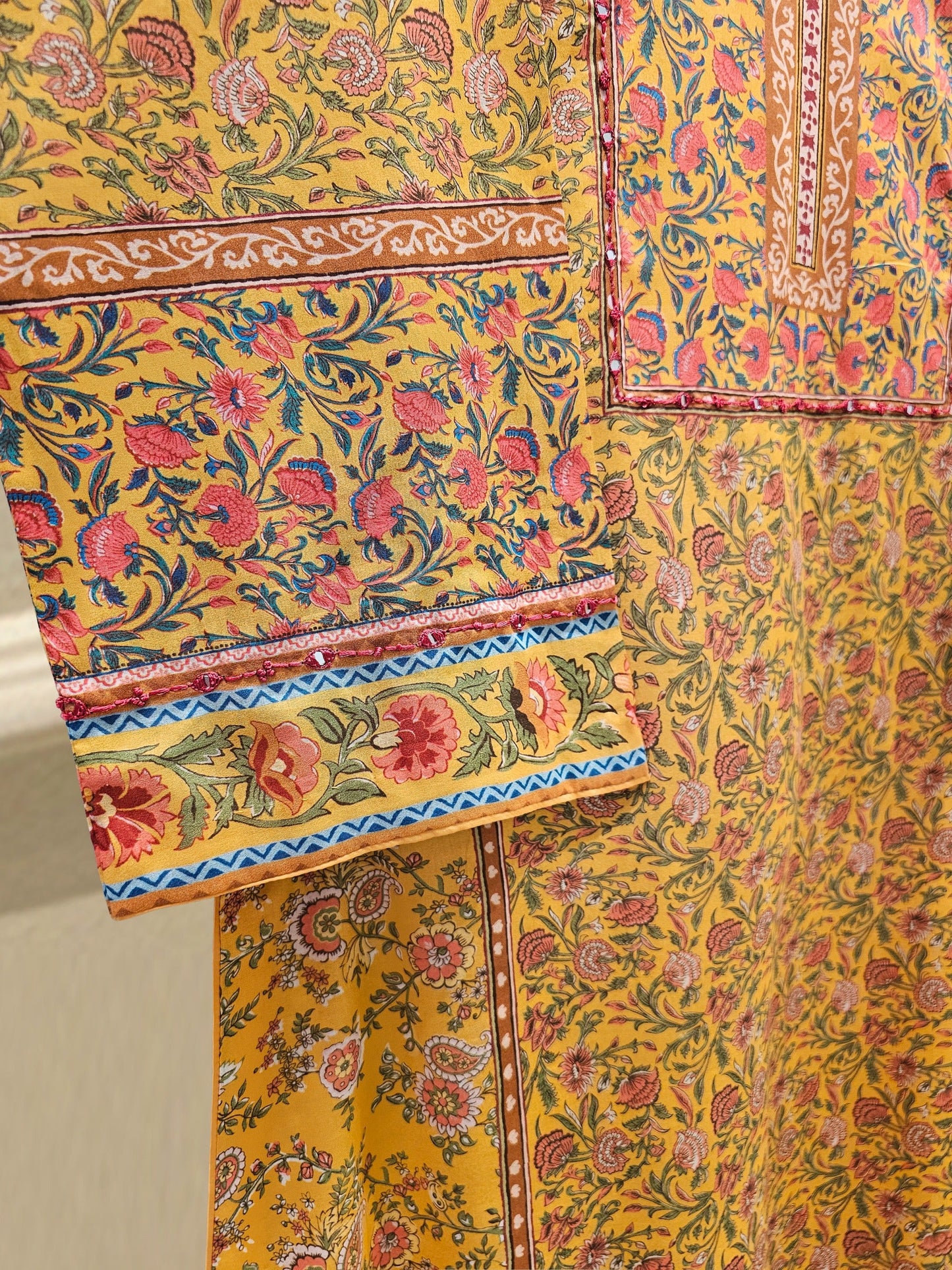 AGHANOOR LAWN 3 PIECE- SHIRT, PANT & DUPATTA