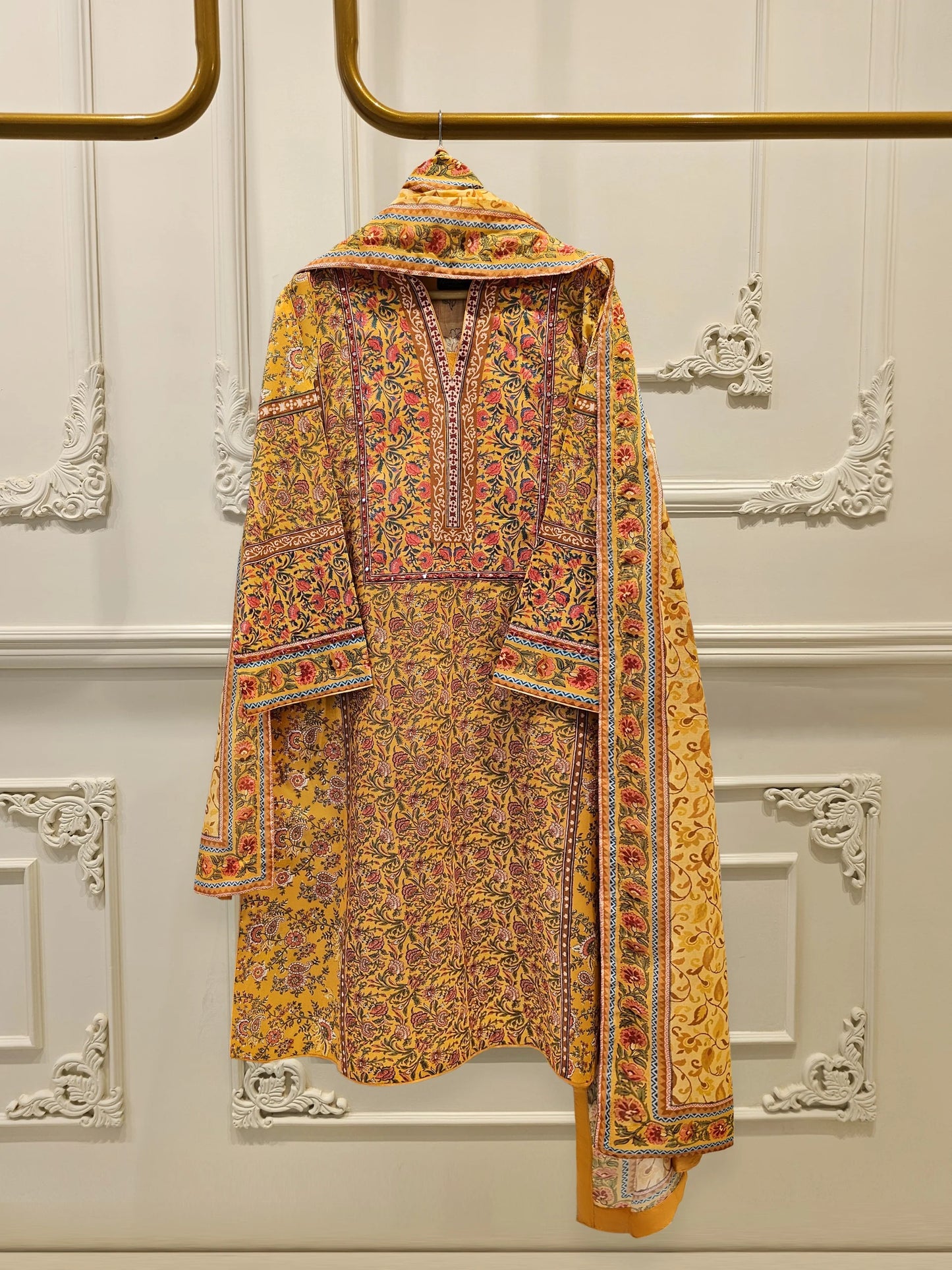AGHANOOR LAWN 3 PIECE- SHIRT, PANT & DUPATTA
