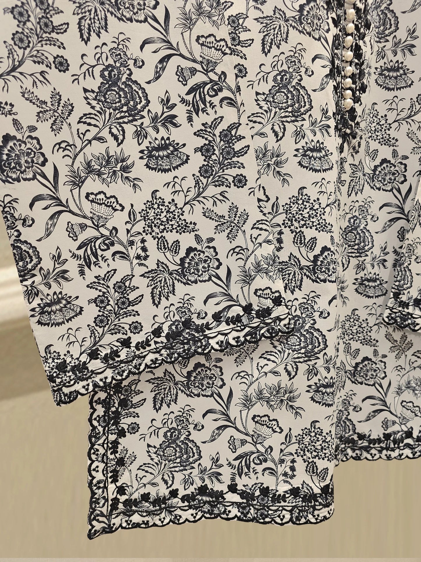 AGHANOOR EMBROIDERED LAWN SHIRT & PANT