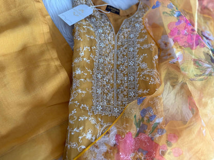 AGHANOOR PURE CHIFFON BEAUTIFUL EMBROIDERED 3 PIECE