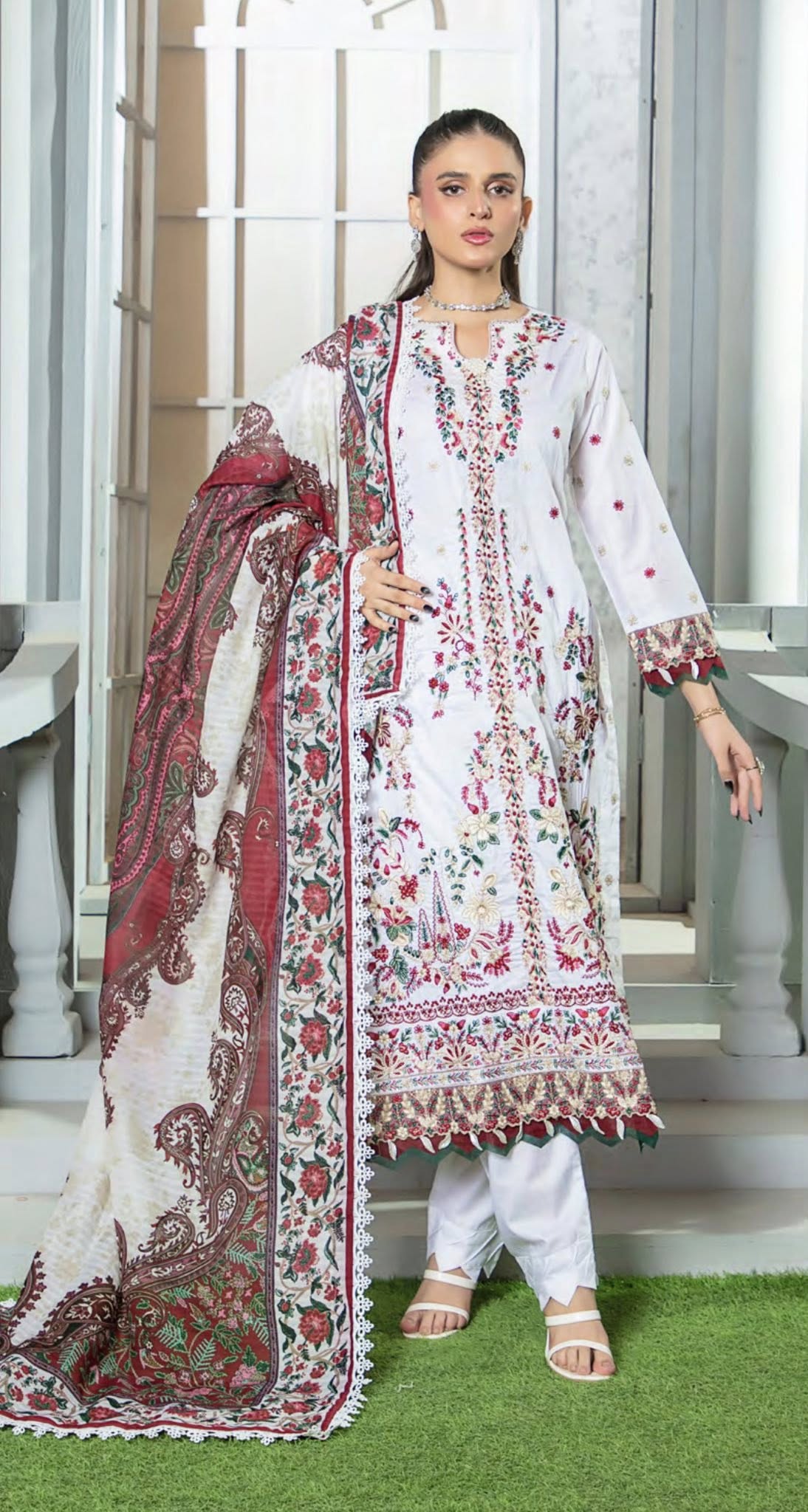 Gul Adhar Dhaga Kari Embroidered Cambric Lawn 3 Piece