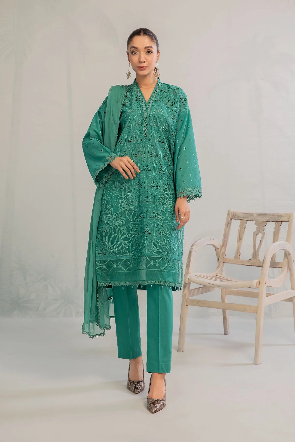 MARIA B. LUXURY EMBROIDERED CHIKANKARI LAWN 3 PIECE SUIT