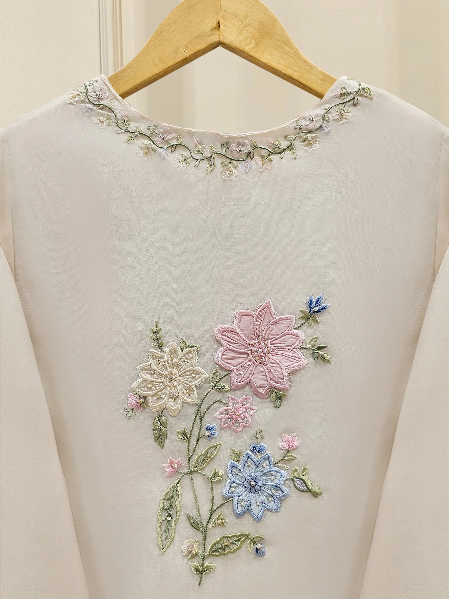 Aghanoor Embroidered Organza 3 Piece Suit