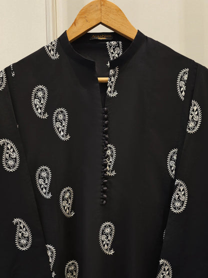AGHANOOR EMBROIDERED LAWN SHIRT & PANTS