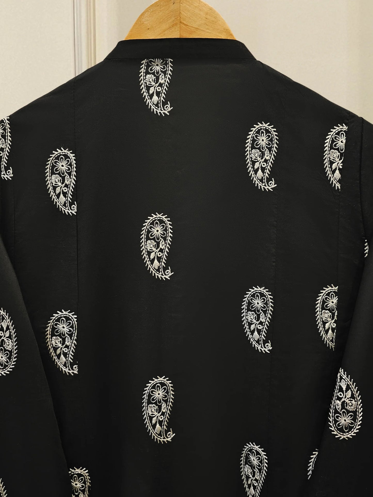 AGHANOOR EMBROIDERED LAWN SHIRT & PANTS