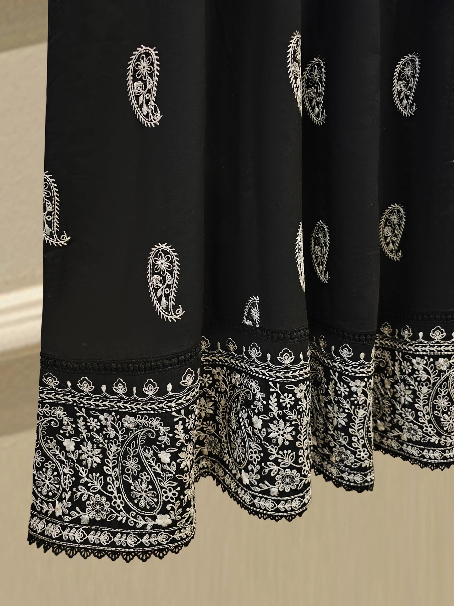 AGHANOOR EMBROIDERED LAWN SHIRT & PANTS