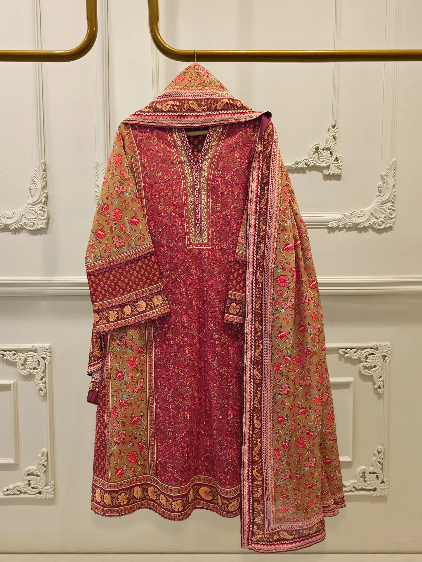 AGHANOOR CAMBRIC LAWN 3 PIECE SUIT