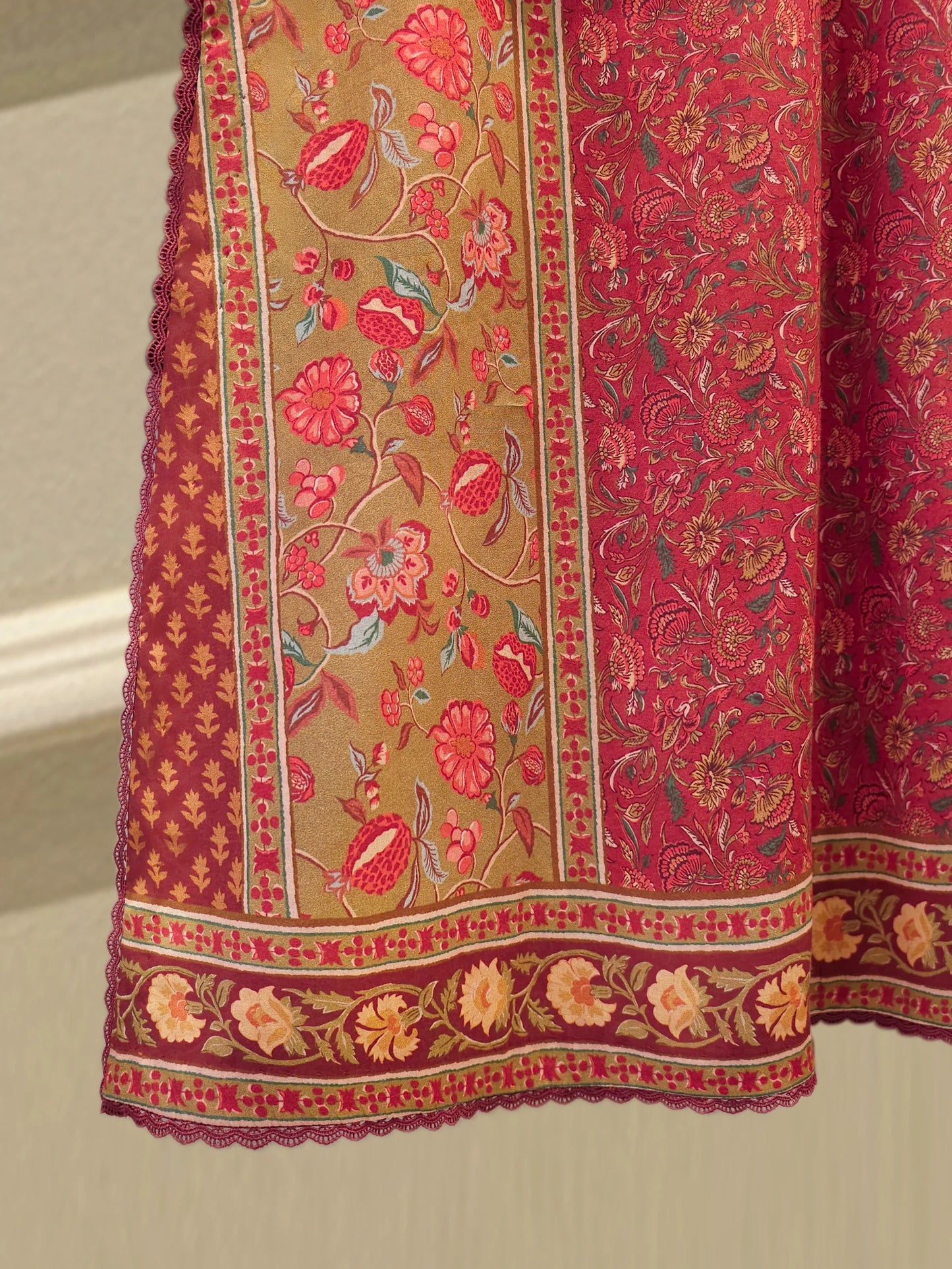 AGHANOOR CAMBRIC LAWN 3 PIECE SUIT