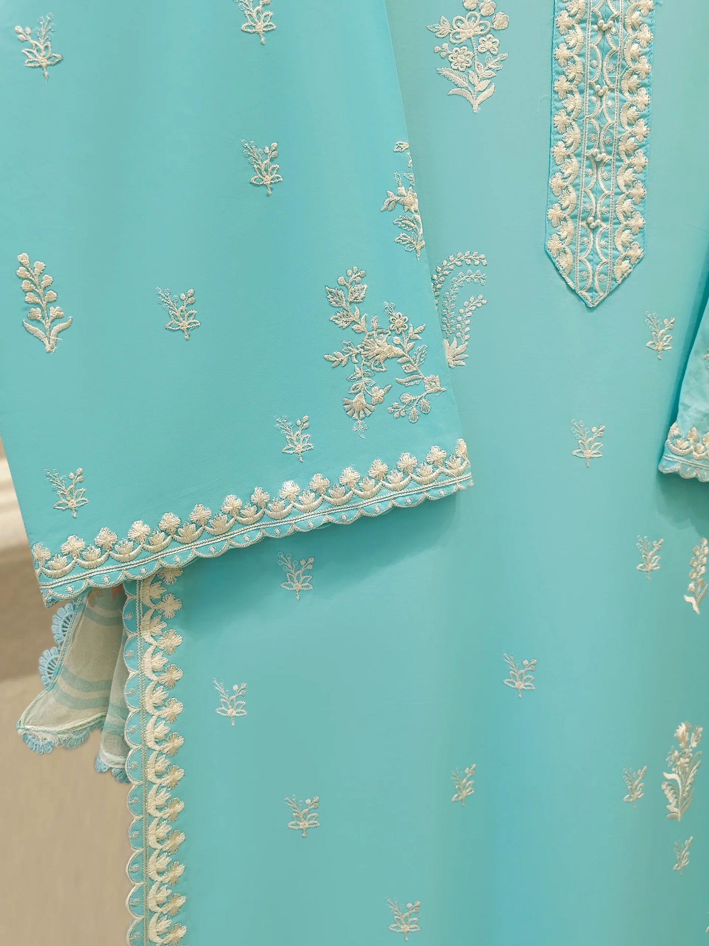 AGHANOOR EMBROIDERED LAWN SHIRT,PANT & CHIFFON DUPATTA